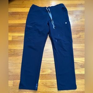 Figs Yola scrub pants in navy blue. Size M/P